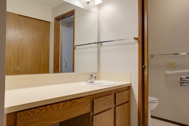 Building Photo - Remodeled Kent East Hill Split level