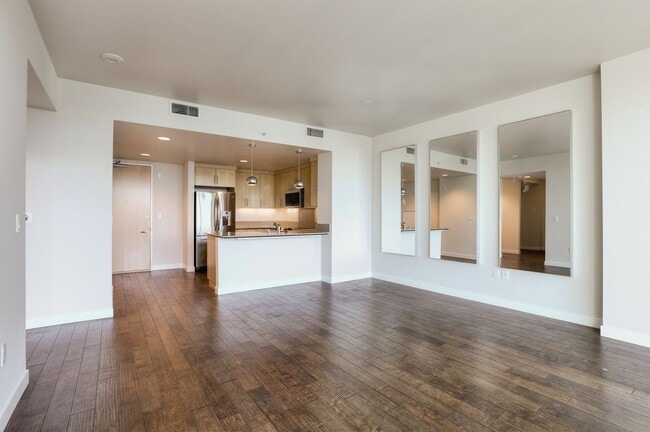 Primary Photo - Gorgeous 1 Bedroom Condo with Floor to Cei...