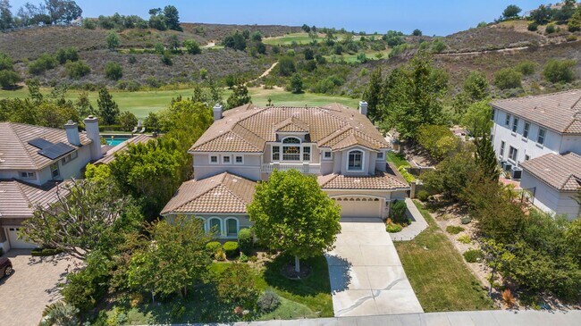 Building Photo - Exquisite Luxury Living in the Moorpark Co...