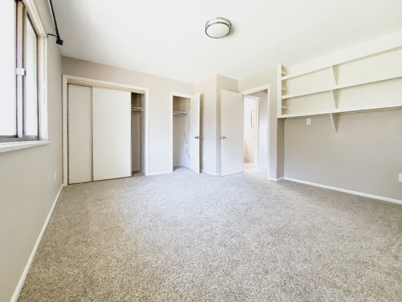 Building Photo - 2282 S Oakland Way
