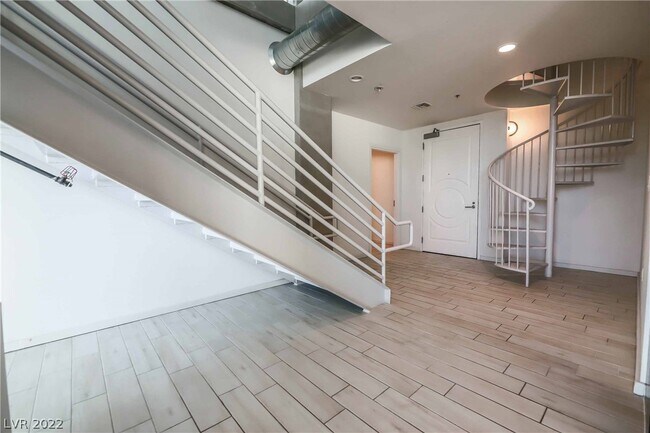 Building Photo - 900 S Las Vegas Blvd