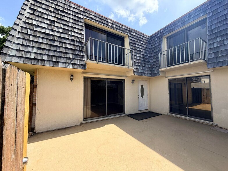 Building Photo - 37 Lake Arbor Dr
