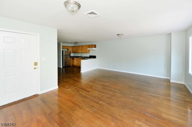 Primary Photo - 12 Amity St