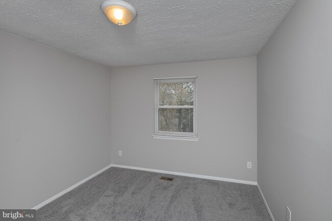 Building Photo - 31 Stone Falls Ct