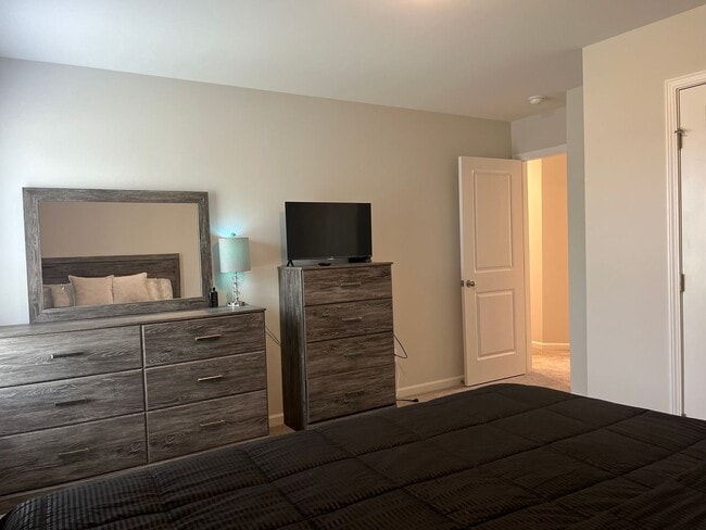 Building Photo - Lovely Energy Efficient Home In Smithfield...