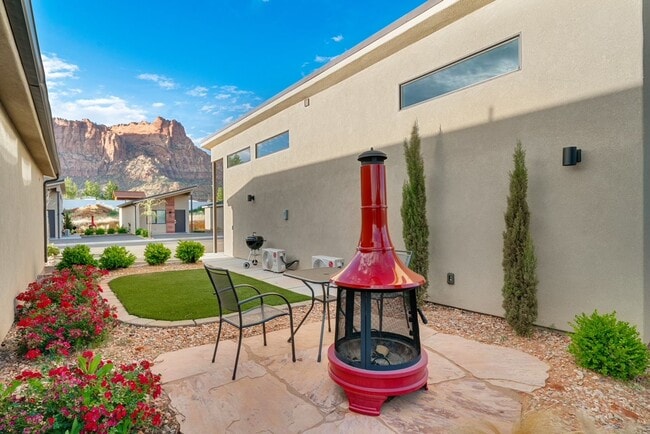 Building Photo - Unfurnished Property!