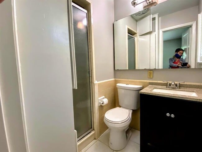 Building Photo - 11511 N Oaks Dr
