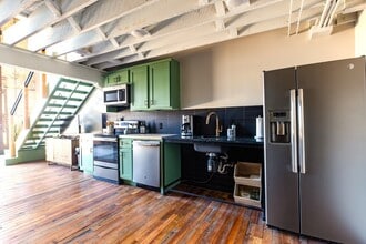 Building Photo - 101 E Walnut St