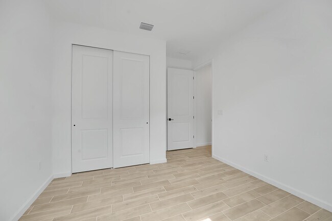 Building Photo - 4572 Nautilus Cir