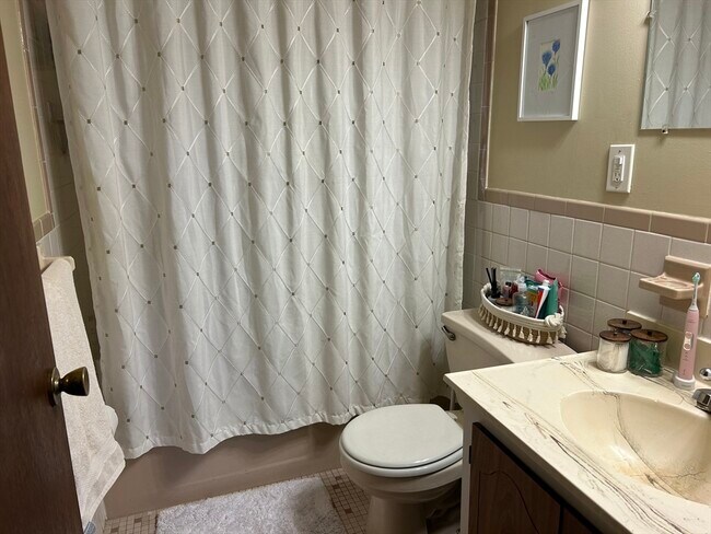 Building Photo - 75 Winthrop St