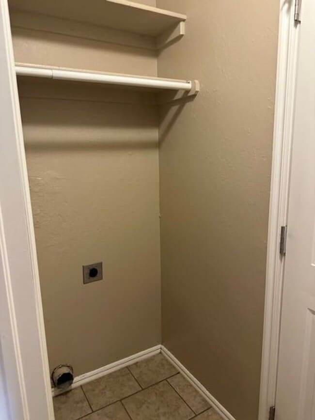 Building Photo - Great Duplex with Open Floor Plan - Wood Laminate Floors in Living