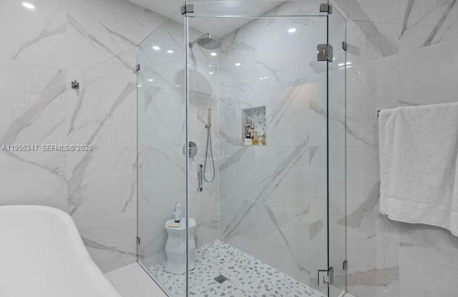 Building Photo - 6952 NW 27th Ct