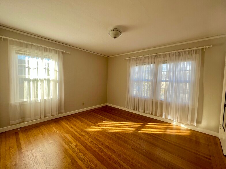 Building Photo - 127 22nd Ave