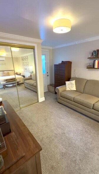 Building Photo - 10352 Cowan Heights Dr