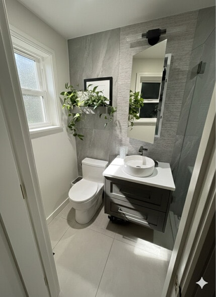 Building Photo - 1811 N 147th St