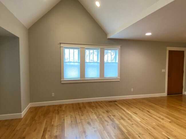 Building Photo - Northwest Crossing Gem! Bonus Office and F...