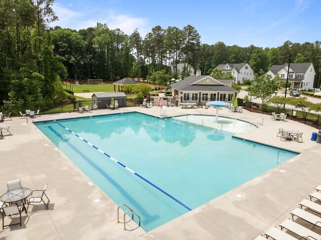 Building Photo - 3700 Horton Hill Dr