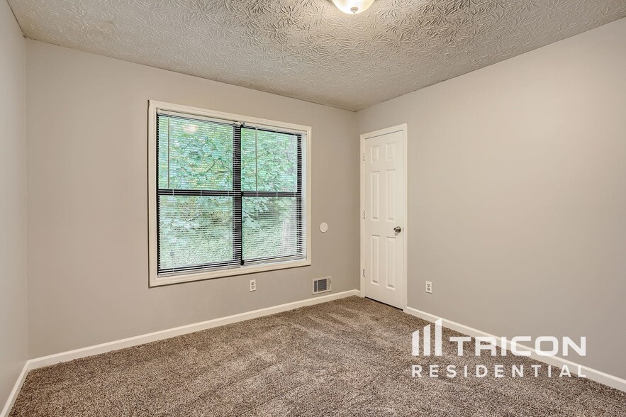 Building Photo - 1850 Winding Creek Ln SW