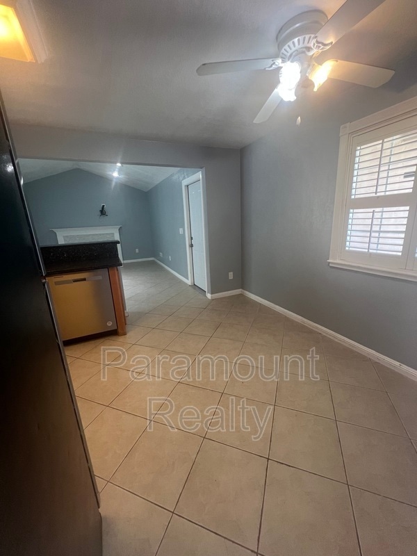 Building Photo - 974 Coral Dr
