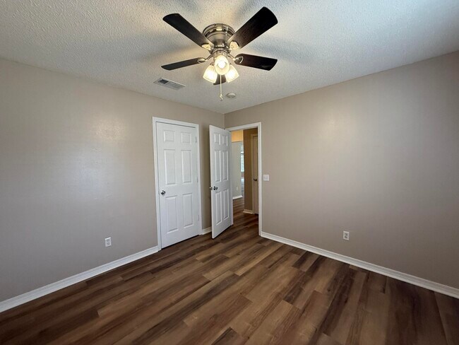 Building Photo - 280 Limestone Cir