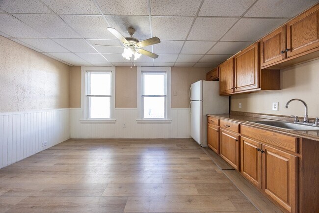 Building Photo - 28 Richmond St