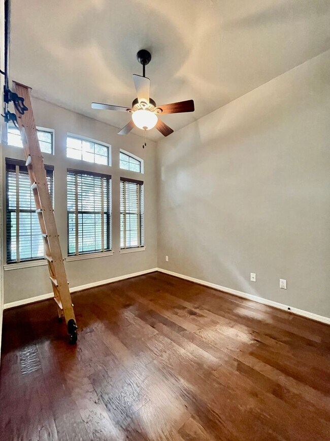 Building Photo - Elegant, Spacious Home Backing Up To Greenspace
