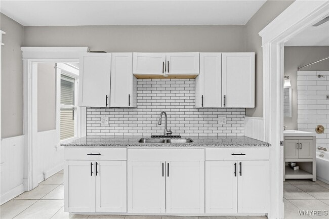 Building Photo - 2342 Seneca St