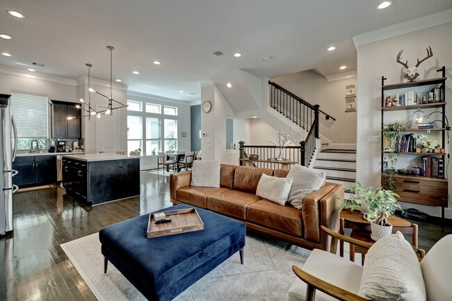 Building Photo - 2231 Chenevert St