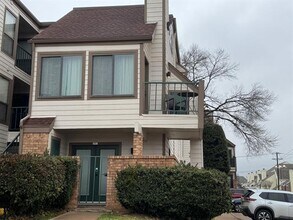 Building Photo - 2310 Bamboo Dr