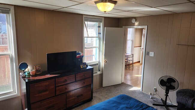 Building Photo - 1410 Breda Ave