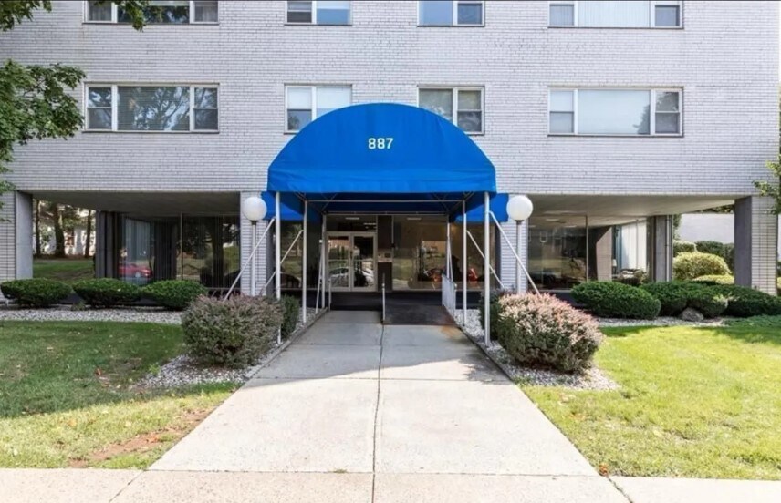 Building Photo - 887 Farmington Ave