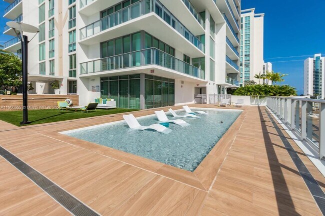Building Photo - 300 Sunny Isles Blvd