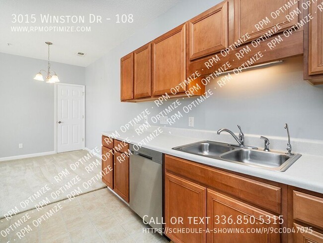 Building Photo - 3015 Winston Dr