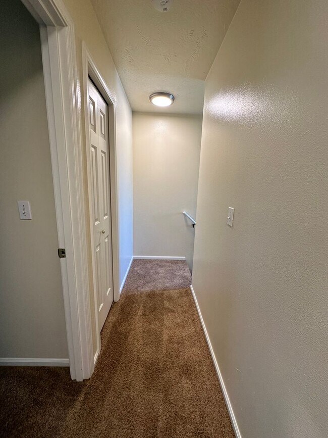 Building Photo - 2607 S Cloverleaf Loop
