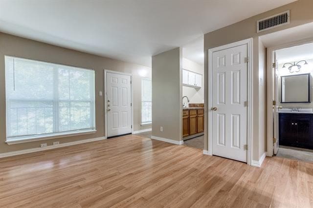 Building Photo - 5508 Tremont St