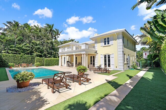 Building Photo - 210 Emerald Ln