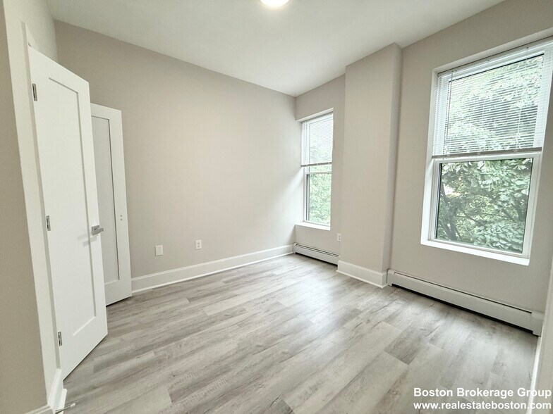 Building Photo - 15 Ruggles St