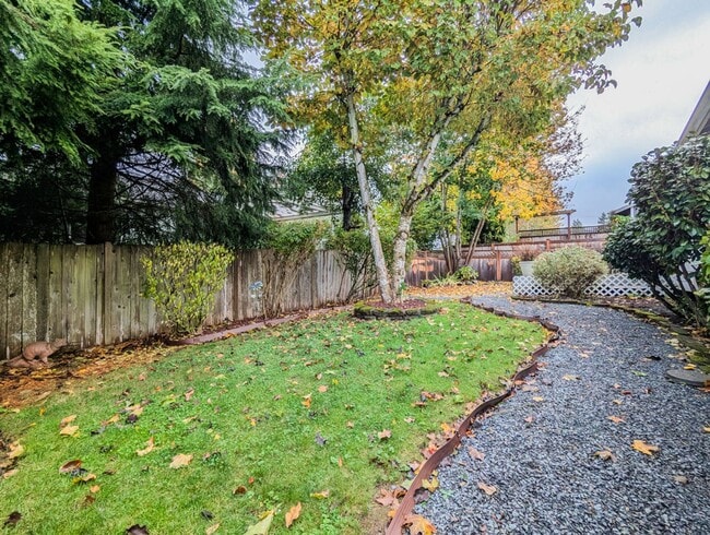 Building Photo - **Move-In Special** Spacious 3 bed, 2 bath...