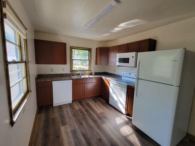 Building Photo - 1151 Elba Ave