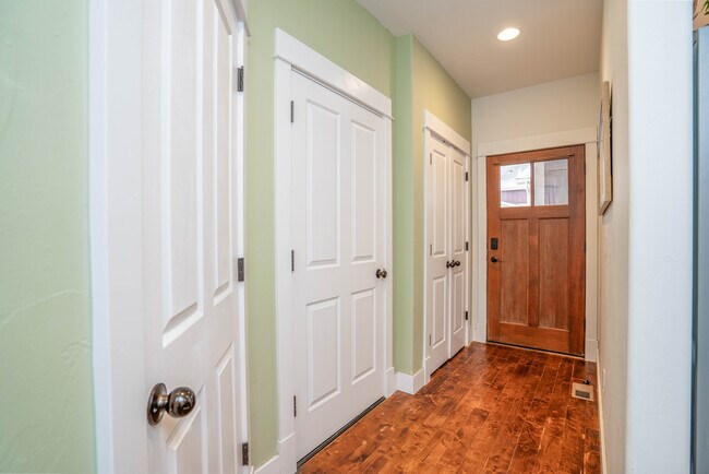 Building Photo - 2218 Gallatin Green Blvd