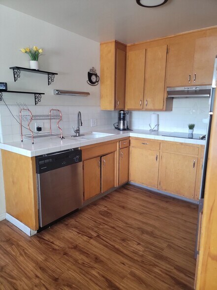 Building Photo - 1047 Coldwell Ave