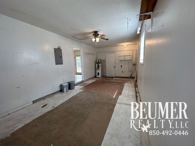 Building Photo - Coastal Living in Charming Innerarity Point
