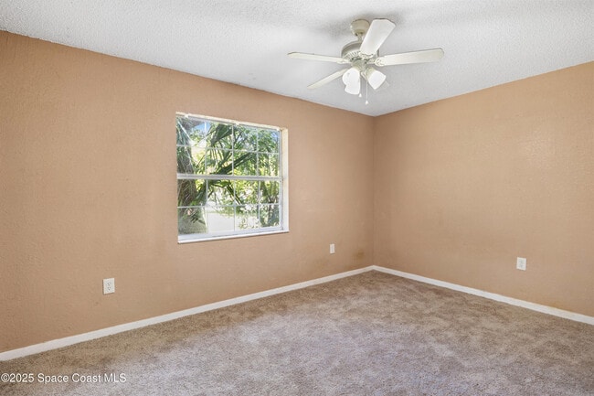 Building Photo - 697 Castaways St NE