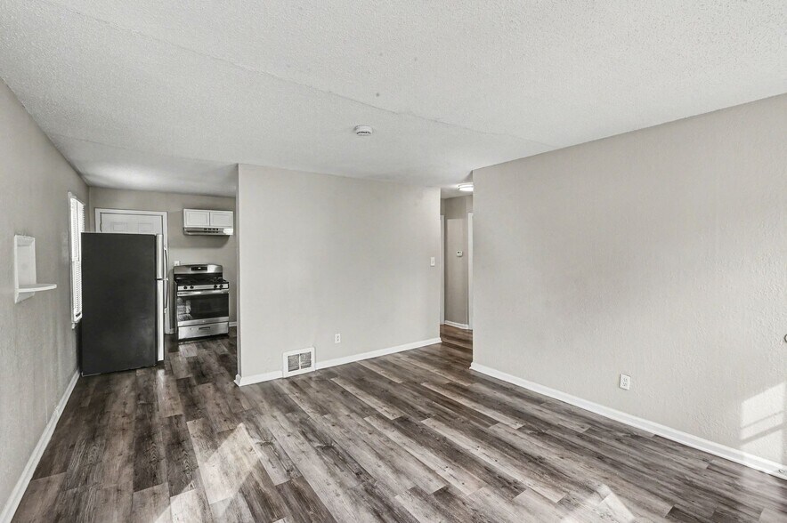 Building Photo - 7036 Bellefontaine Ave