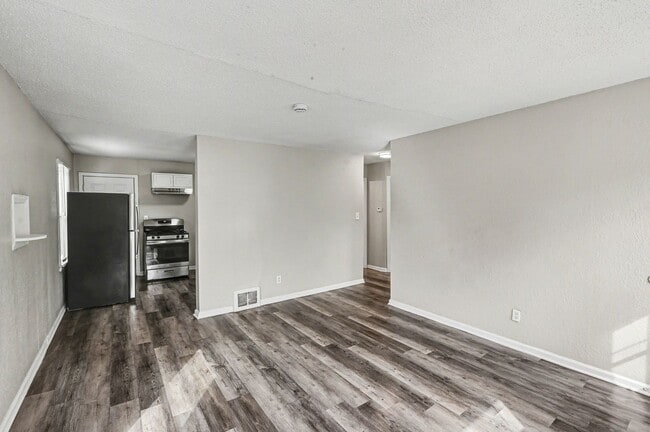 Building Photo - Charming 2 bedroom 1 bath located in Kansas City