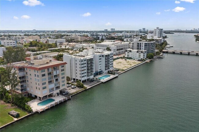 Building Photo - 9341 E Bay Harbor Dr