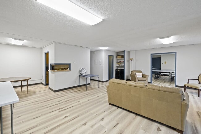 Building Photo - Live Above It All at the Satellite Condo 1 bed 1 bath!
