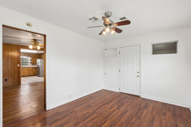 Building Photo - 1108 Larchmont Ln