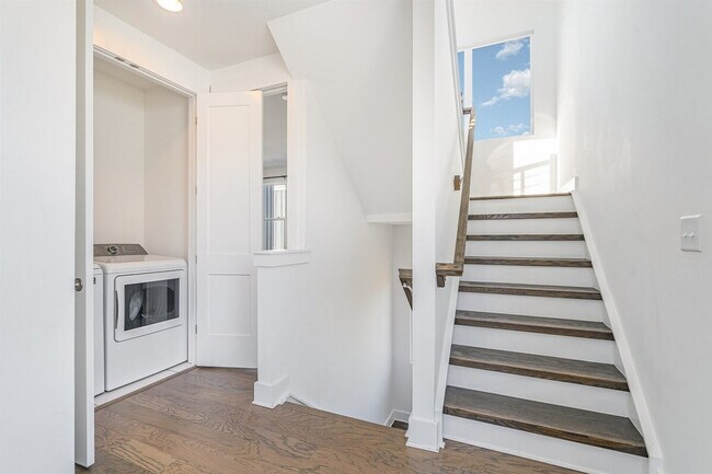 Building Photo - 1659 Duckworth Ave