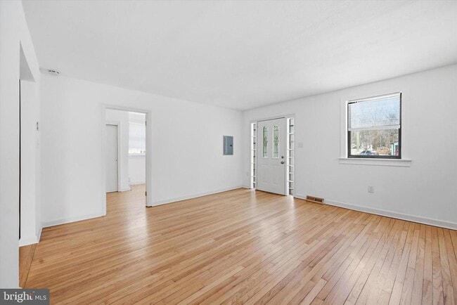 Building Photo - 734 Sunnyside Ave